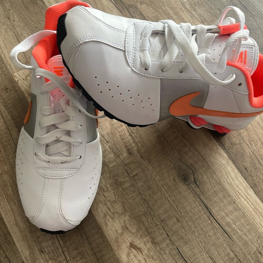 Nike shox size 9